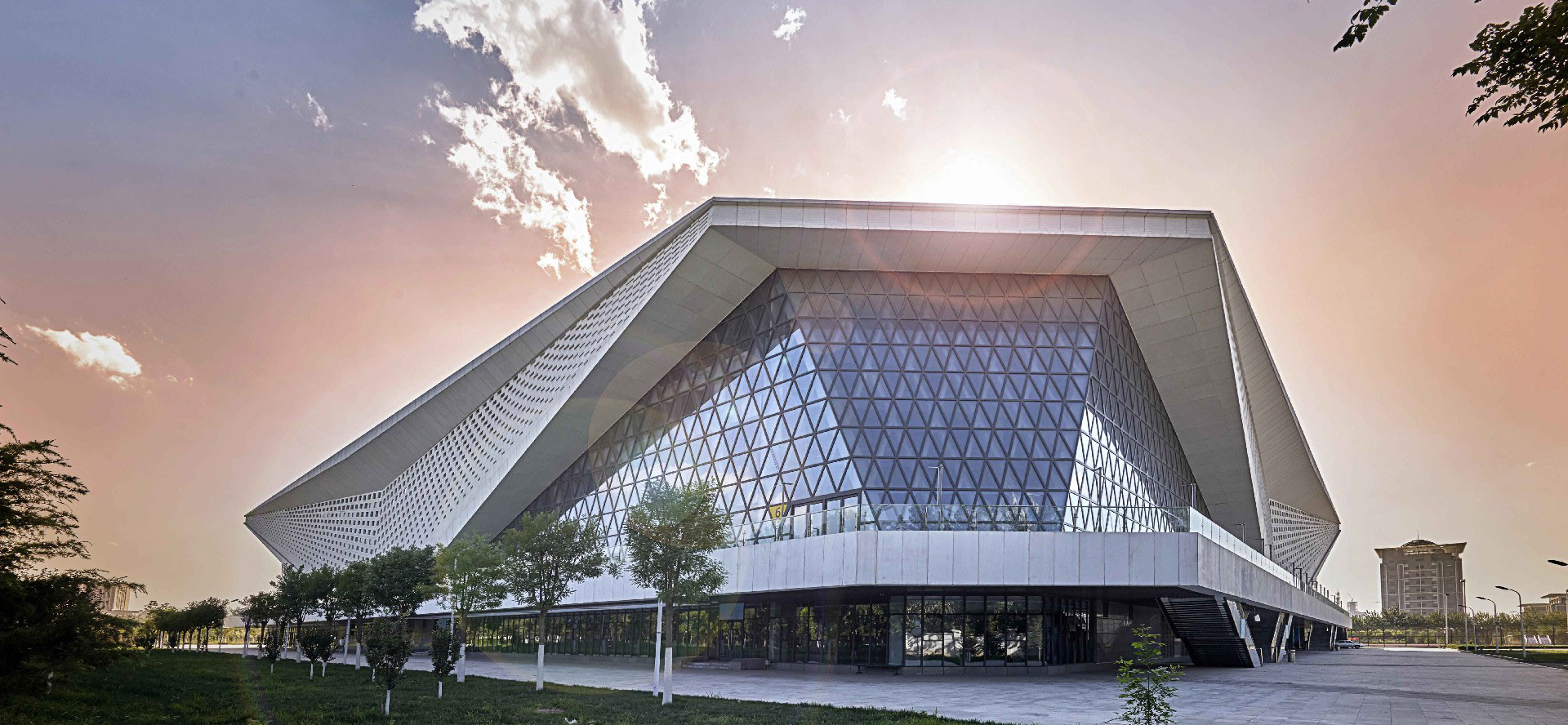 幕墻鋁蜂窩板工程